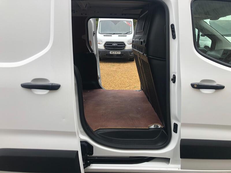 VAUXHALL COMBO 1.5 Turbo D 2300 Sportive L2 2020