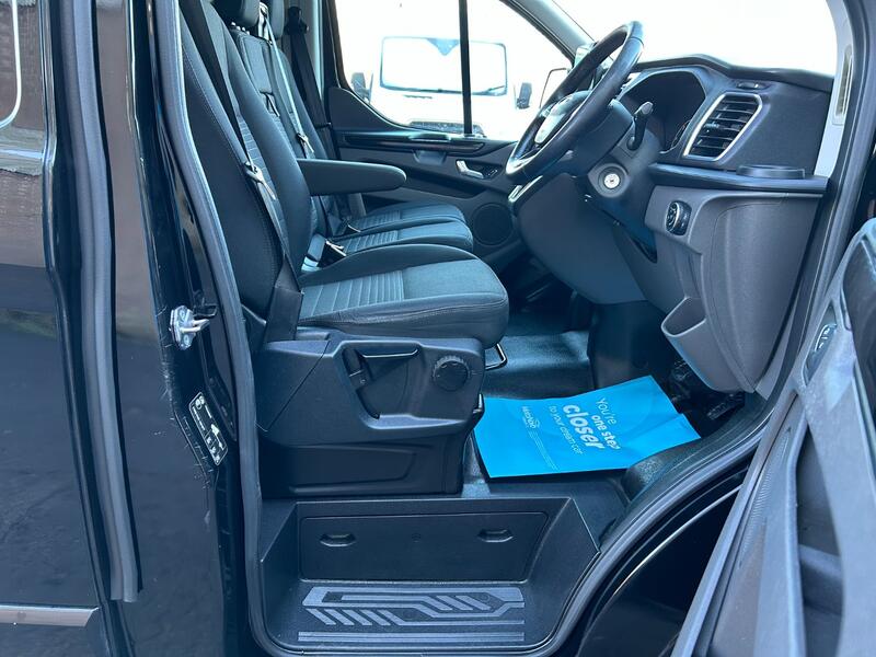 FORD TRANSIT CUSTOM 300 Limited 2.0 130 LWB 2018