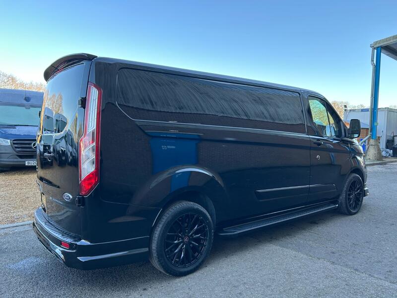 FORD TRANSIT CUSTOM 300 Limited 2.0 130 LWB 2018