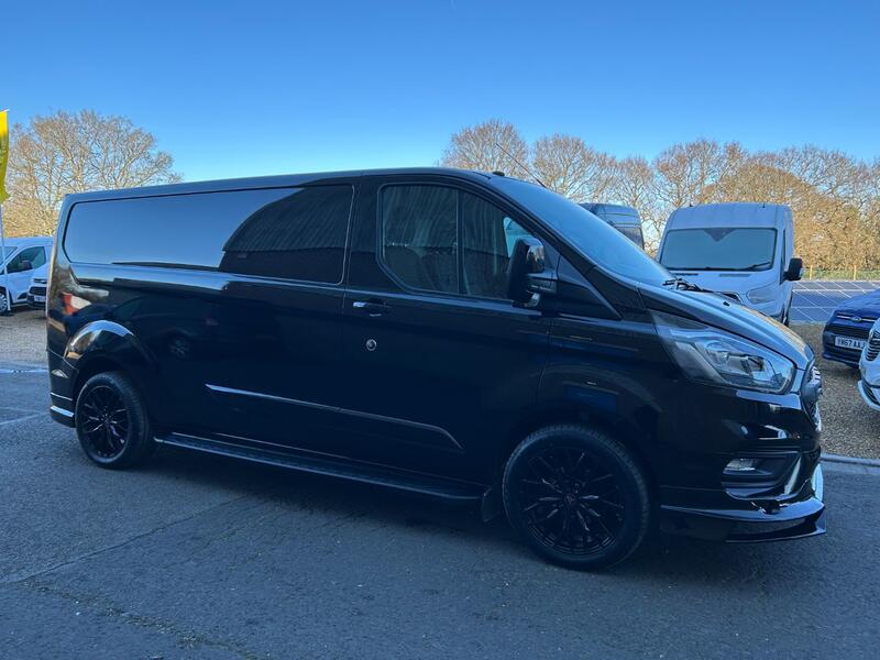 FORD TRANSIT CUSTOM 300 Limited 2.0 130 LWB 2018