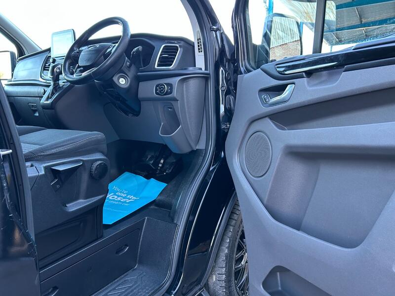 FORD TRANSIT CUSTOM 300 Limited 2.0 130 LWB 2018
