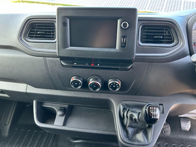 RENAULT MASTER 2.3 FWD MM35 dCi 135 Business MWB 2020