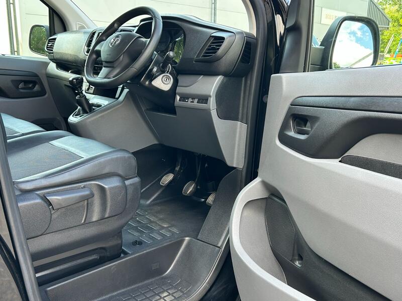 VAUXHALL VIVARO 3100 2.0 D 120 Sportive L2H1 2020