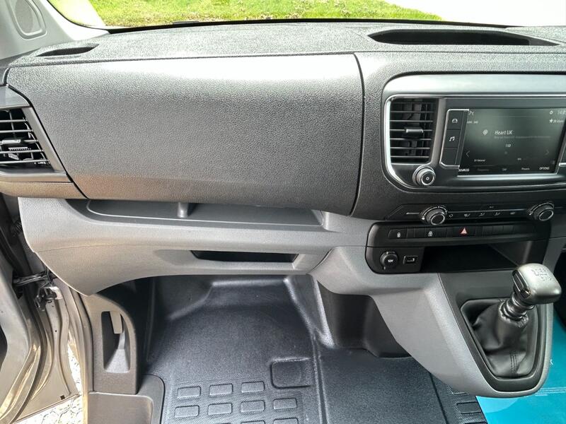 VAUXHALL VIVARO 3100 2.0 Turbo D 120 Sportive CrewCab LWB 2020