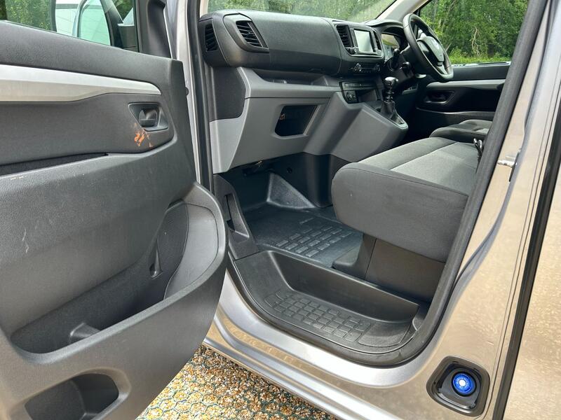 VAUXHALL VIVARO 3100 2.0 Turbo D 120 Sportive CrewCab LWB 2020