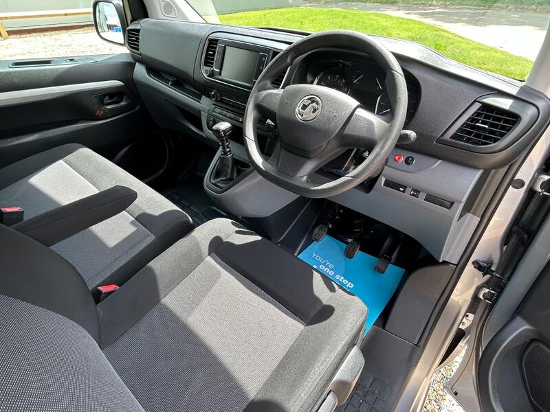 VAUXHALL VIVARO 3100 2.0 Turbo D 120 Sportive CrewCab LWB 2020