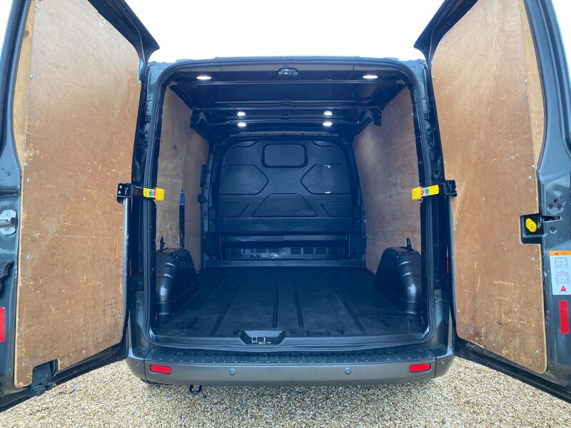 FORD TRANSIT CUSTOM 270 LIMITED 2.0 130 SWB 2018