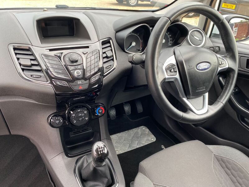 FORD FIESTA VAN SPORT VAN 1.6 TDCI 2014