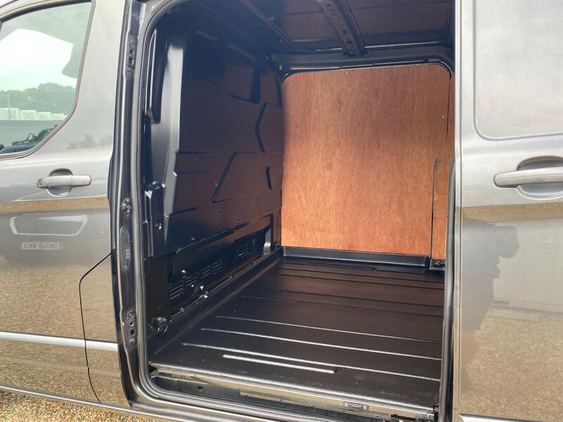 FORD TRANSIT CUSTOM 280 LIMITED 2.0 130 SWB 2018